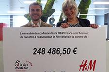 En 2016, l'enseigne H&M a choisi de soutenir Le Rire Médecin à travers une opération de produit partage, dans les 208 magasins que compte la marque en France.